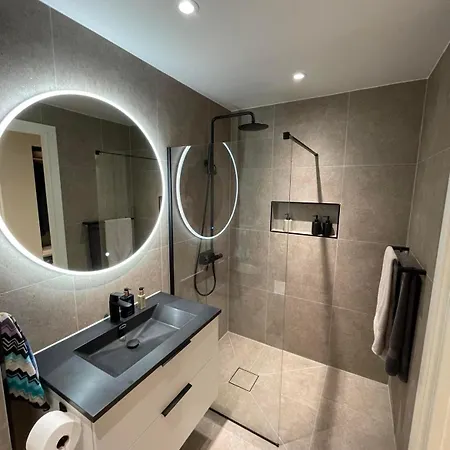 5 Star Sentral And Modern 3-bedroom Apartment, With Free Parking! Διαμέρισμα *